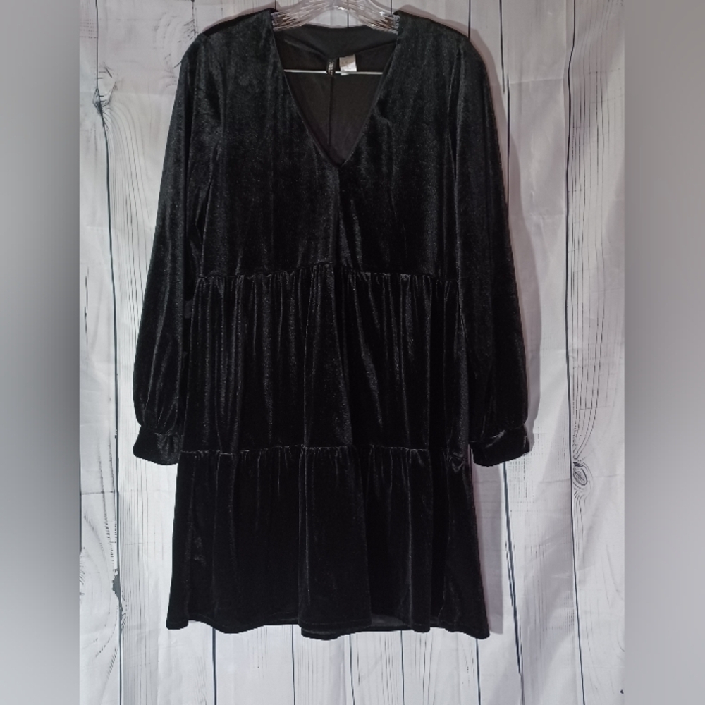 Divided Chic Black Velvet long sleeve v-neck 90's style tiered babydoll dress